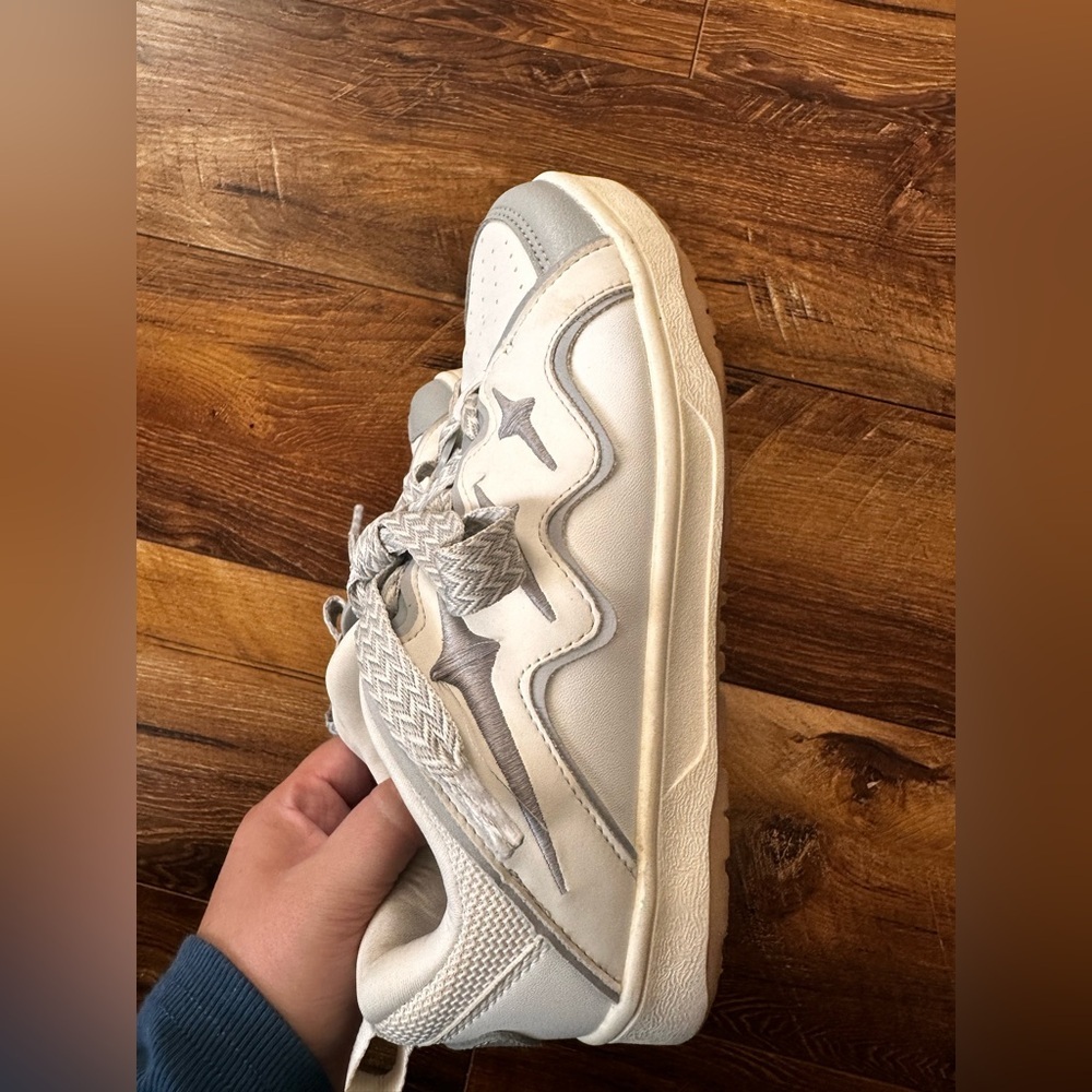 Sneakers size 2 - Picture 2 of 5